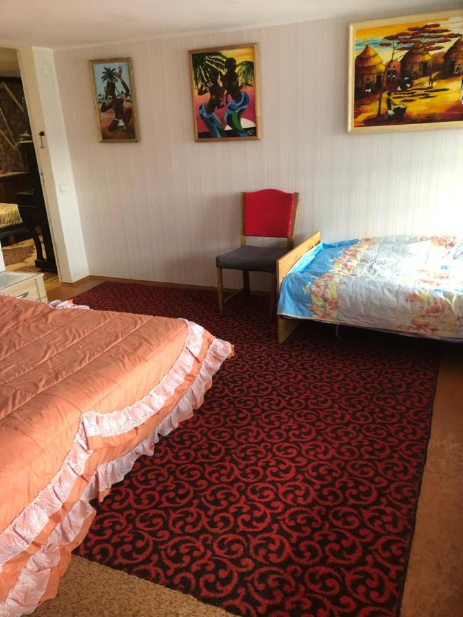 Piekalne Hotell Kalniesi Eksteriør bilde