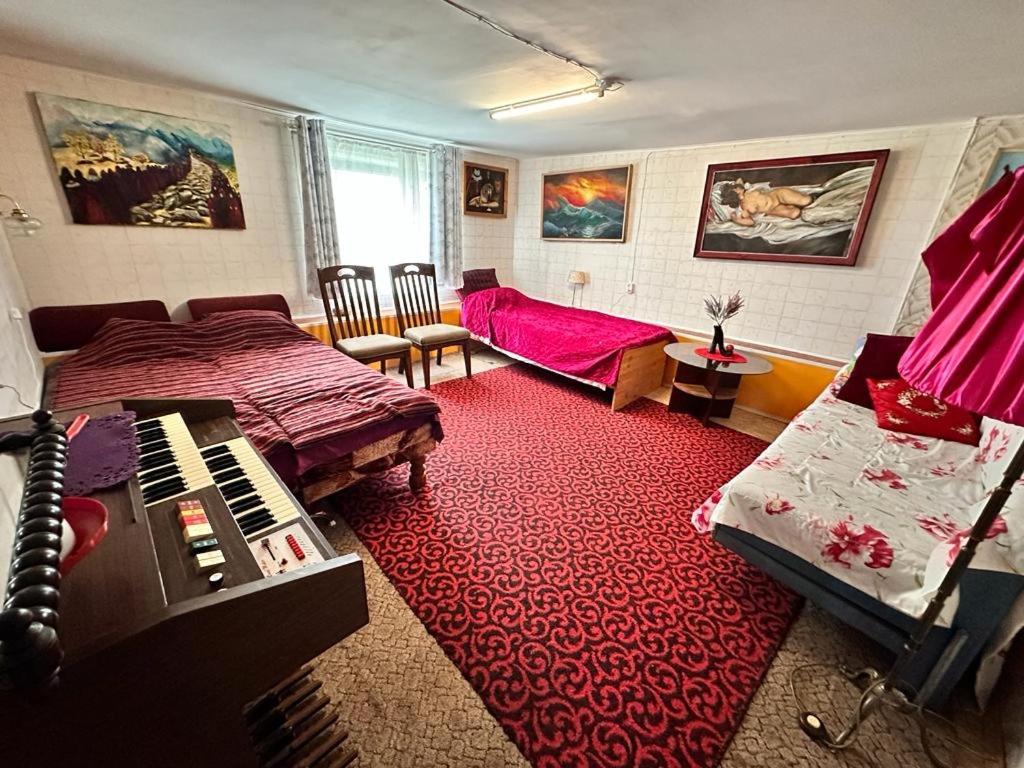 Piekalne Hotell Kalniesi Eksteriør bilde